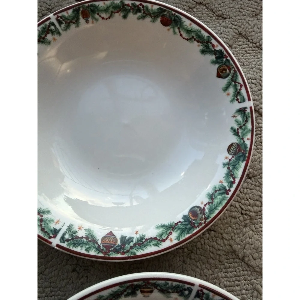 4 FARBERWARE Soup/Cereal Bowls In The Holiday Treats Pattern‎
